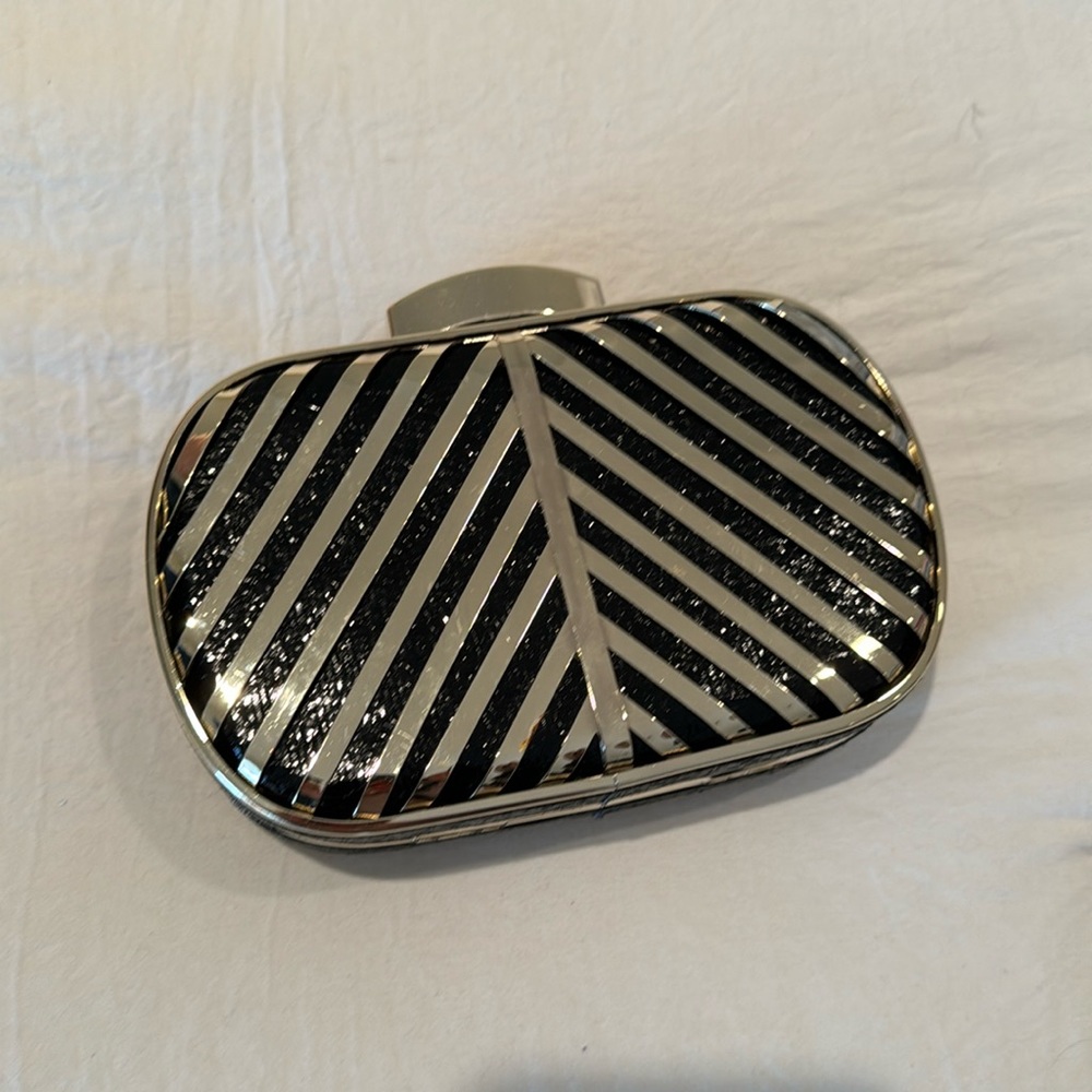 Chevron clutch